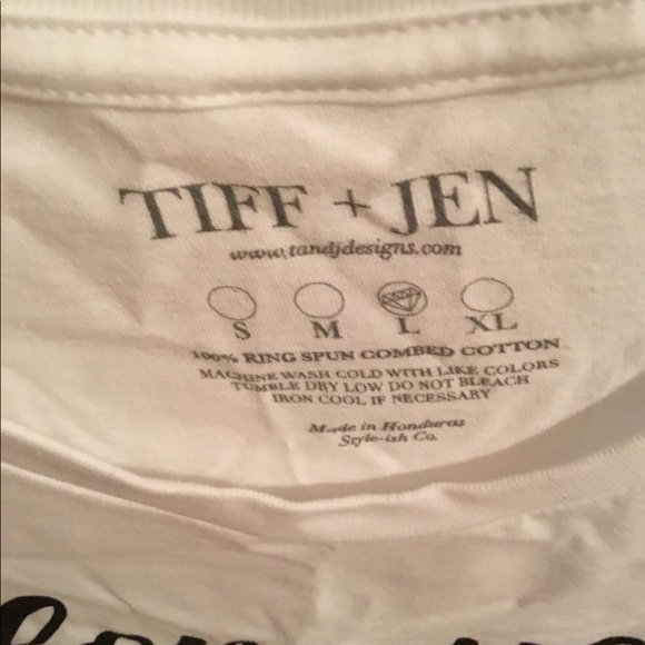 Tiff & Jen Tee-shirt - Picture 3 of 3